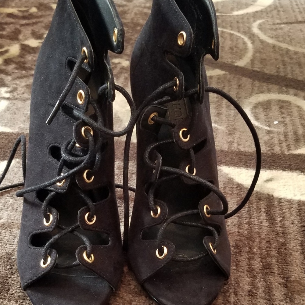 Black lace up ankle heels 5.5